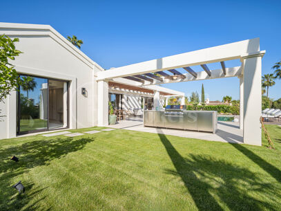 Casa Olivo - Mediterranean Villa with Sea Views for Sale in Nueva Andalucía