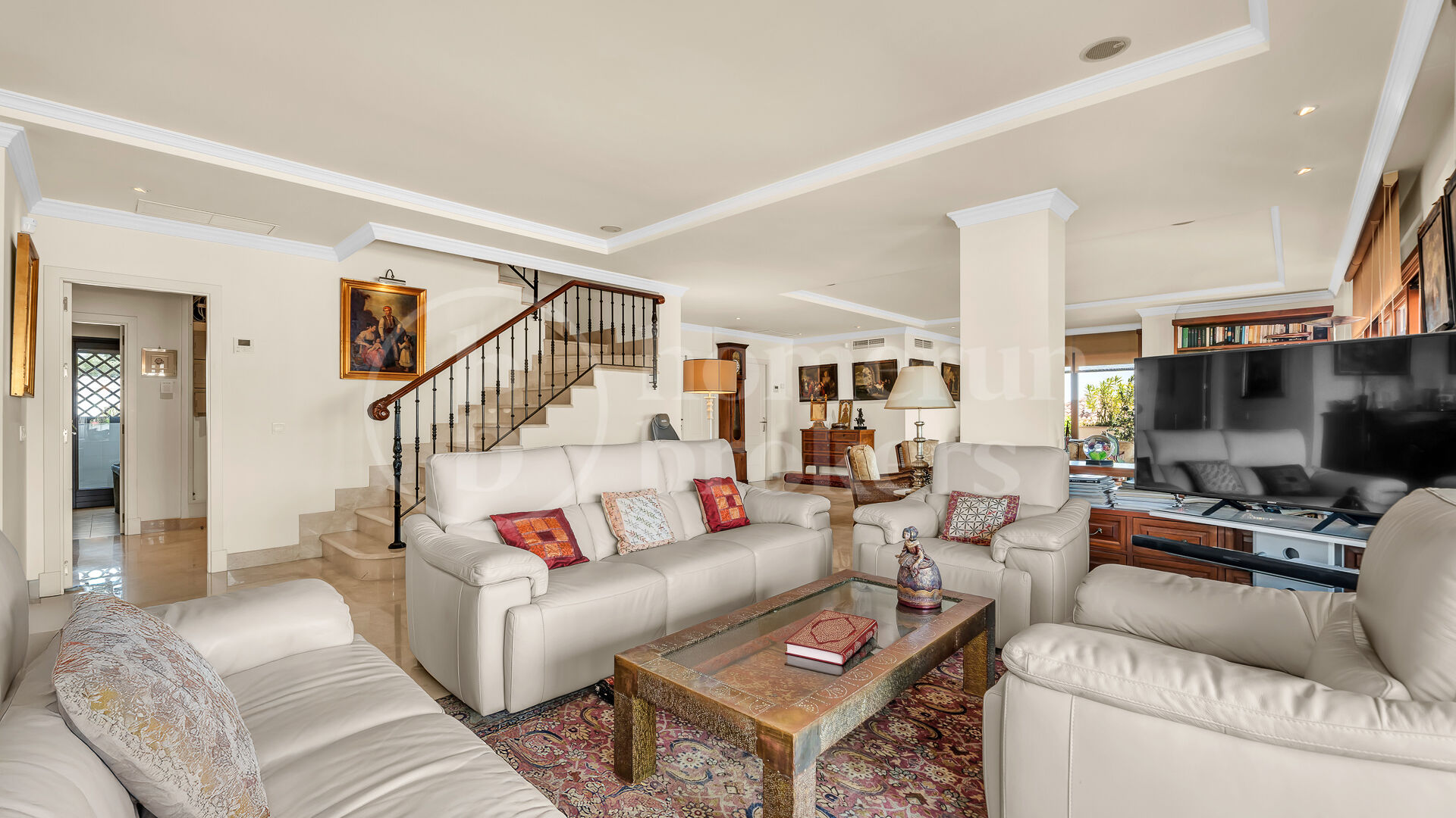 Penthouse Lomas del Rey - with Panoramic Sea Views in Golden Mile Marbella