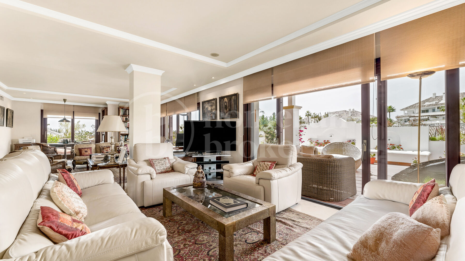 Penthouse Lomas del Rey - with Panoramic Sea Views in Golden Mile Marbella