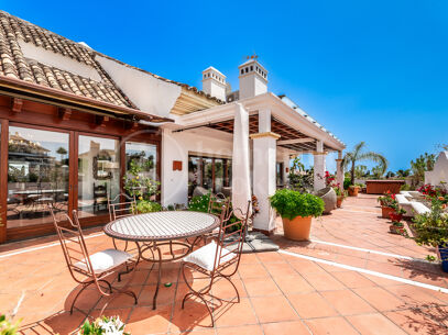 Penthouse Lomas del Rey - with Panoramic Sea Views in Golden Mile Marbella