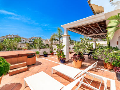 Penthouse Lomas del Rey - with Panoramic Sea Views in Golden Mile Marbella