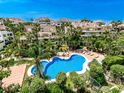Penthouse Lomas del Rey - with Panoramic Sea Views in Golden Mile Marbella