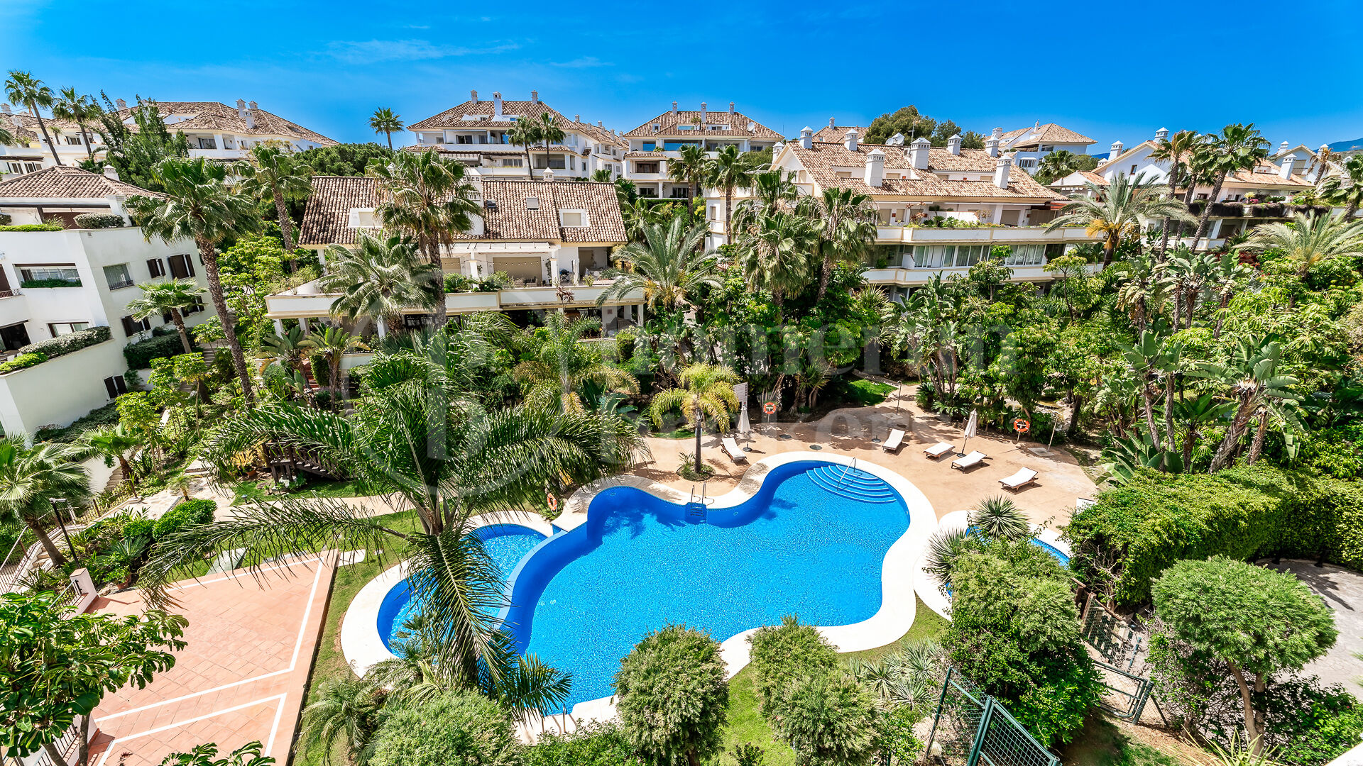 Penthouse Lomas del Rey - with Panoramic Sea Views in Golden Mile Marbella