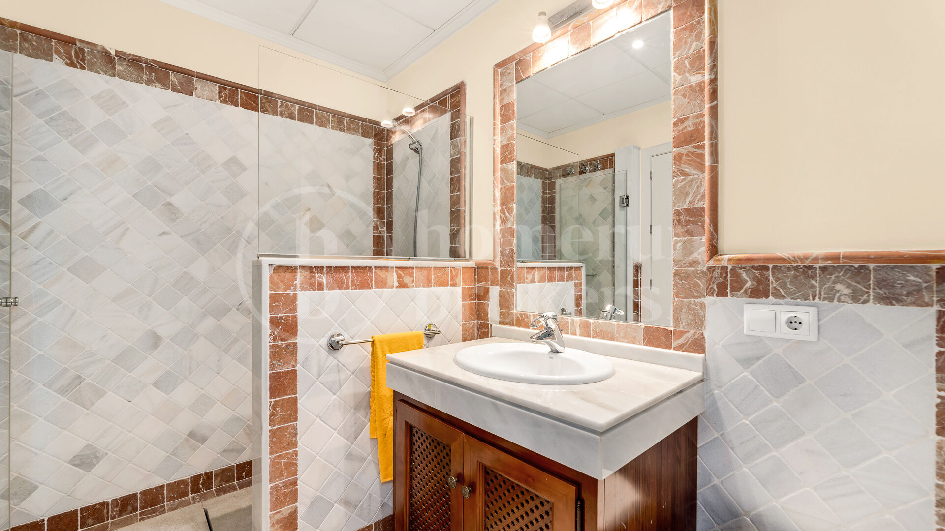 Penthouse Lomas del Rey - with Panoramic Sea Views in Golden Mile Marbella
