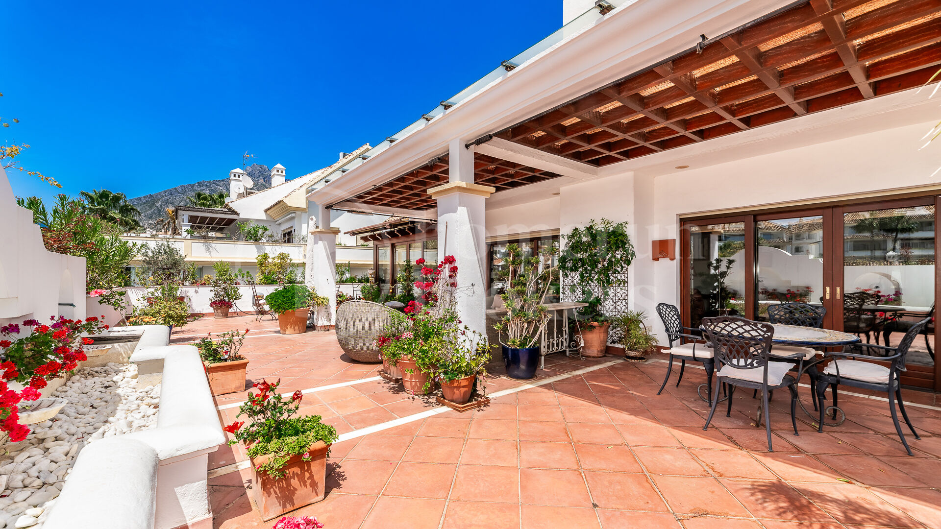 Penthouse Lomas del Rey - with Panoramic Sea Views in Golden Mile Marbella