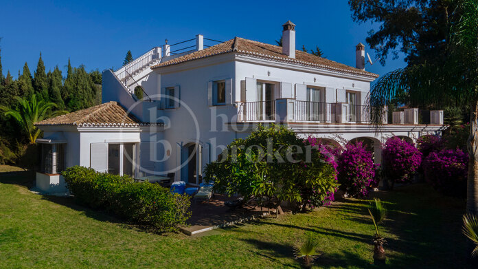 Elegant Andalusian Villa for Sale in Guadalmina Baja – Luxury Living on the Costa del Sol