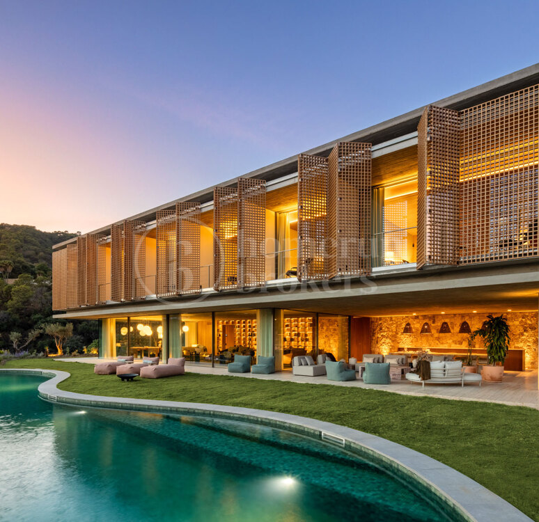 Villa Alia - Mästerverk med panoramautsikt över havet och banbrytande design i El Madroñal