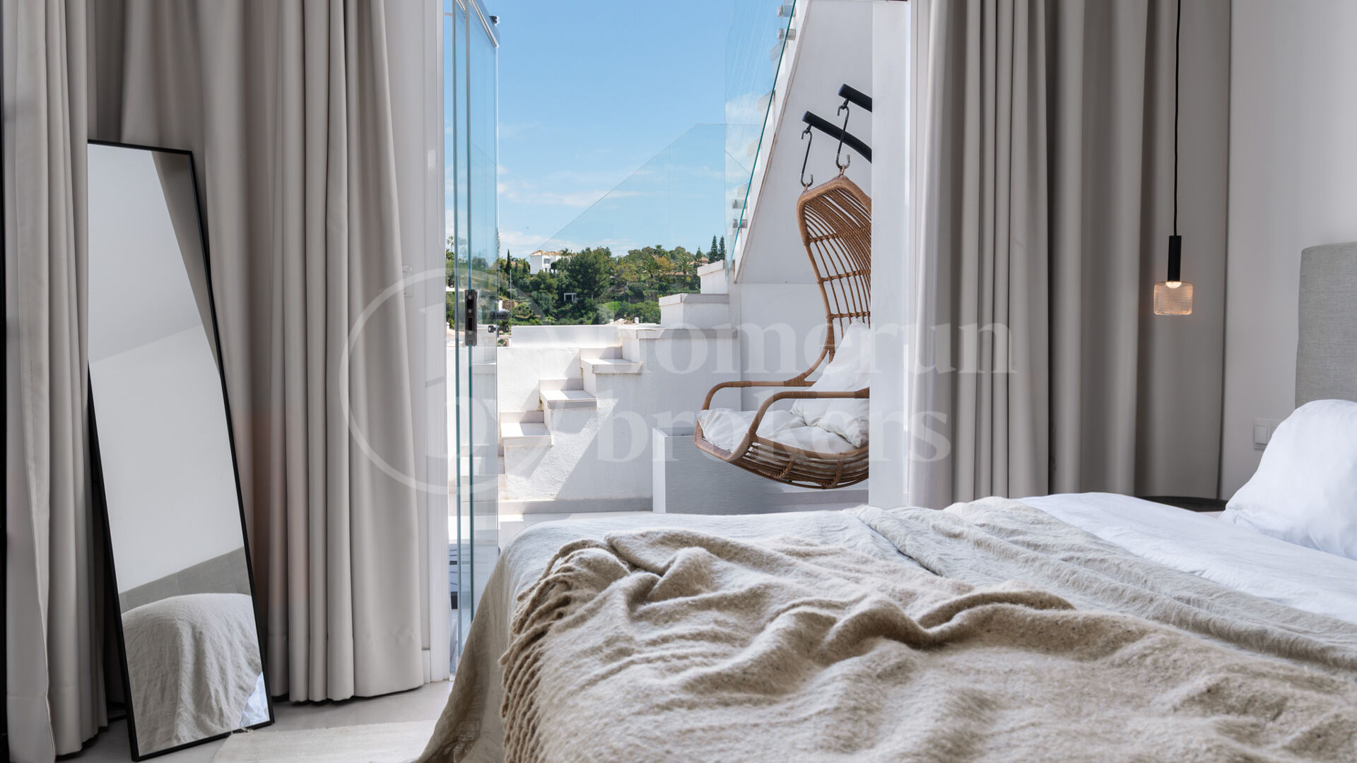 Penthouse Mirador - Panoramic Views, and Modern Comfort in La Quinta