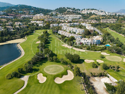 Penthouse The Tower – with Golf Views in La Torre Los Arqueros, Benahavís