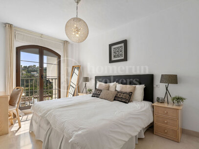 Penthouse The Tower – with Golf Views in La Torre Los Arqueros, Benahavís
