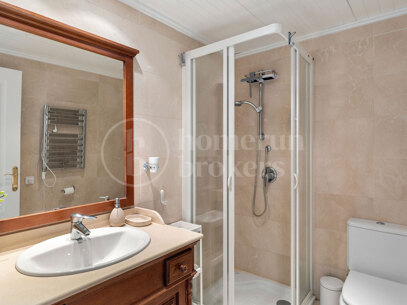 Penthouse The Tower – with Golf Views in La Torre Los Arqueros, Benahavís