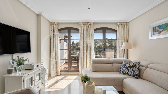 Penthouse The Tower – with Golf Views in La Torre Los Arqueros, Benahavís