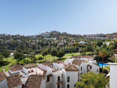 Penthouse The Tower – with Golf Views in La Torre Los Arqueros, Benahavís