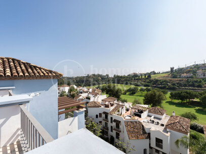 Penthouse The Tower – with Golf Views in La Torre Los Arqueros, Benahavís