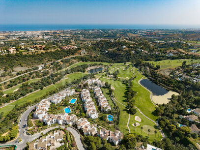 Penthouse The Tower – with Golf Views in La Torre Los Arqueros, Benahavís