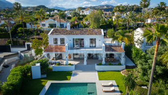 Villa Rosalia – Elegant 5-Bedroom Luxury Villa with Sea Views in Nueva Andalucía