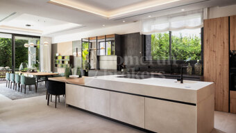Villa La Pera - Luxury Contemporary Villa Just Steps from Puerto Banús