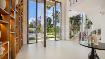 Villa 2000 – Contemporary Frontline Golf Villa with Sea Views in Nueva Andalucía