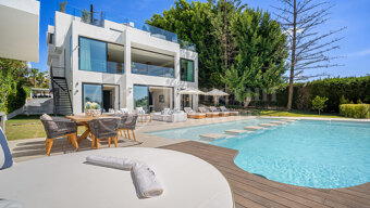 Villa 2000 – Contemporary Frontline Golf Villa with Sea Views in Nueva Andalucía