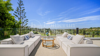 Villa 2000 – Contemporary Frontline Golf Villa with Sea Views in Nueva Andalucía