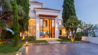 Villa 2000 – Contemporary Frontline Golf Villa with Sea Views in Nueva Andalucía
