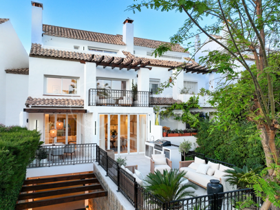 Casa Marisal – Elegant Townhouse with Sea Views on Marbella’s Golden Mile