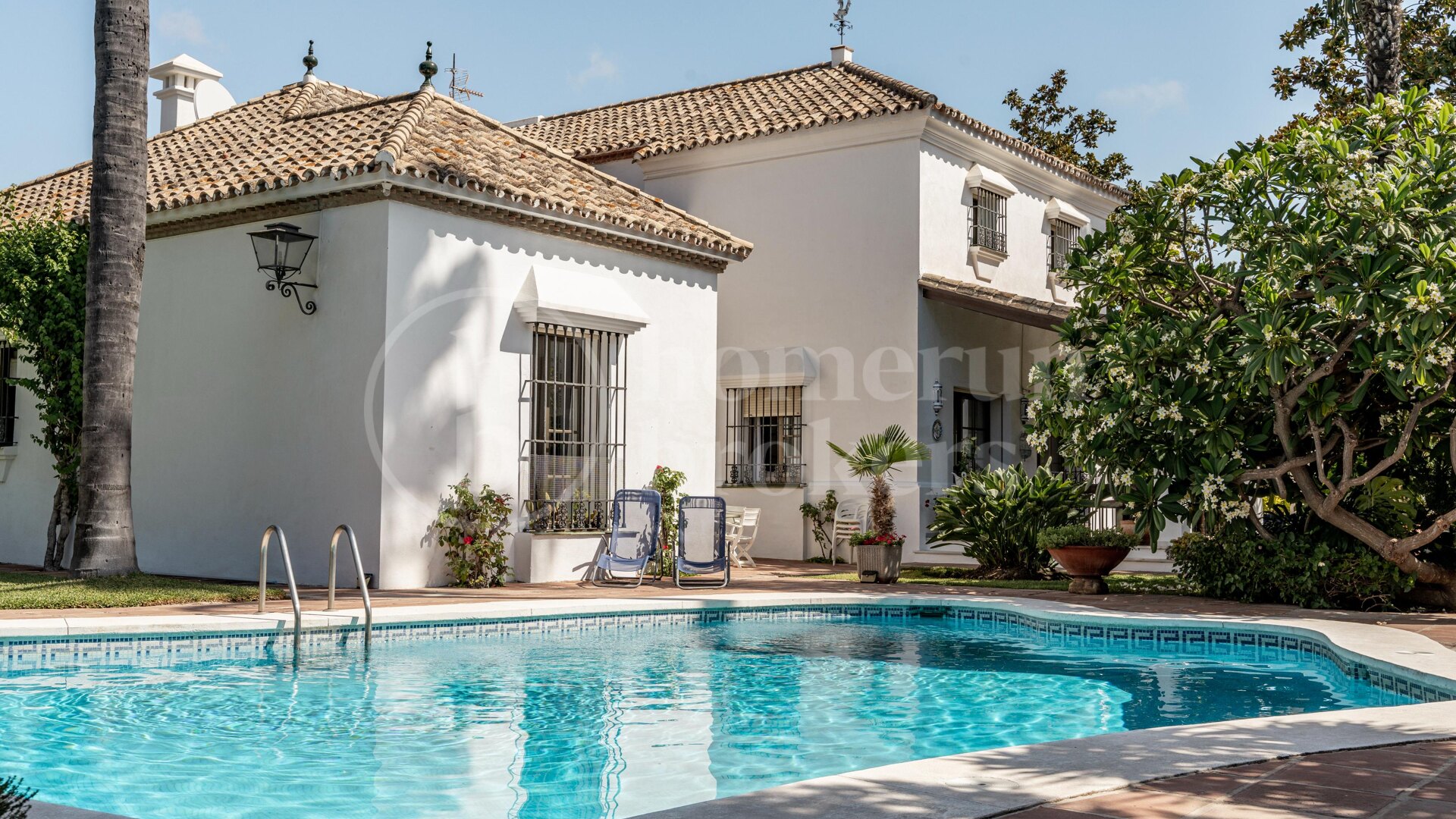 Villa Valverde - Colonial Villa steps from the Beach in San Pedro Marbella