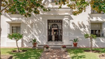 Villa Valverde - Colonial Villa steps from the Beach in San Pedro Marbella