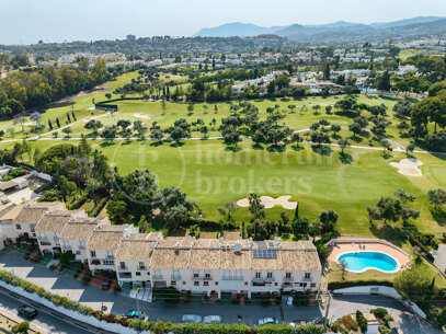 Casa Los Olivos - Golf Views Renovated Townhouse in Nueva Andalucia
