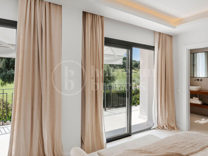 Casa Los Olivos - Golf Views Renovated Townhouse in Nueva Andalucia