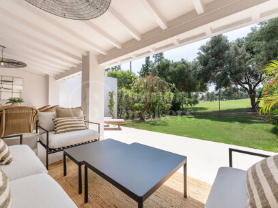 Casa Los Olivos - Golf Views Renovated Townhouse in Nueva Andalucia