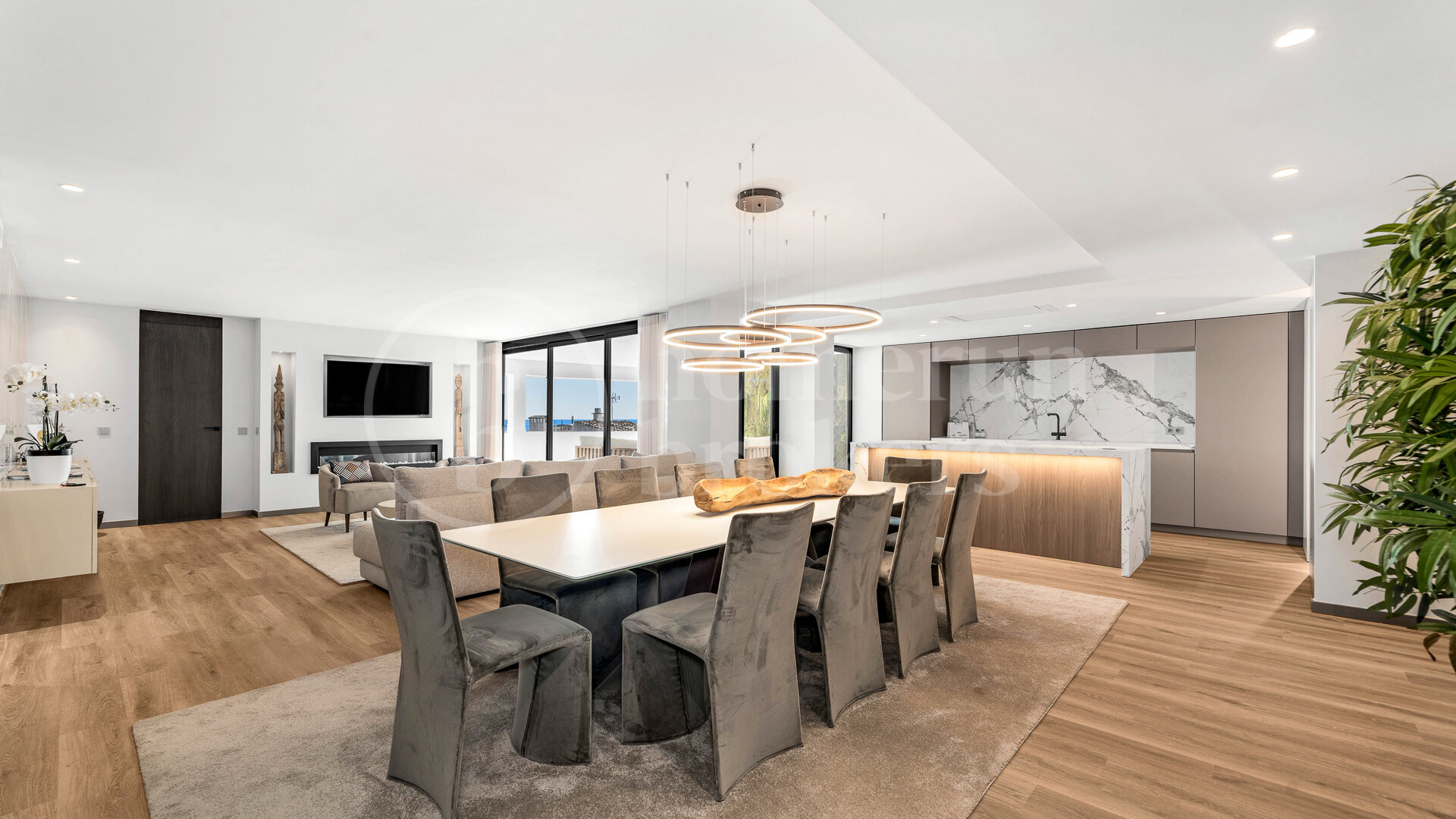 Apartment Vista Banus - Fully Renovated Apartment in Puerto Banus