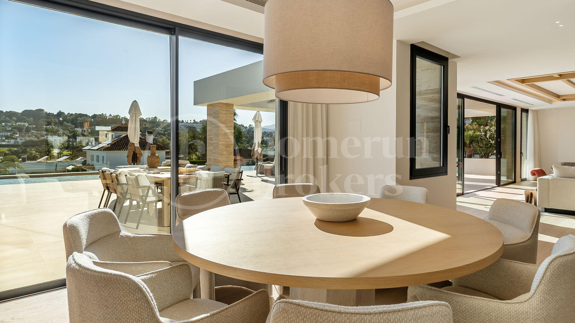 Villa Azteca – Lyxig Femrumsvilla med Modern Design i Aloha Golf Valley