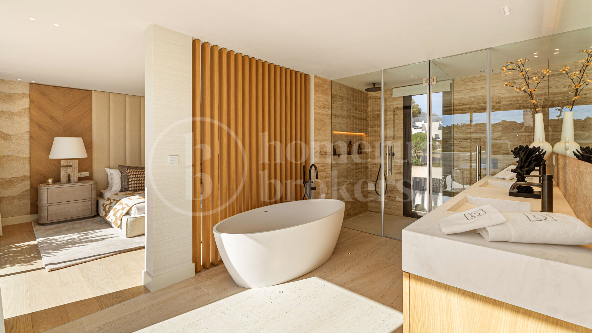 Villa Azteca – Lyxig Femrumsvilla med Modern Design i Aloha Golf Valley