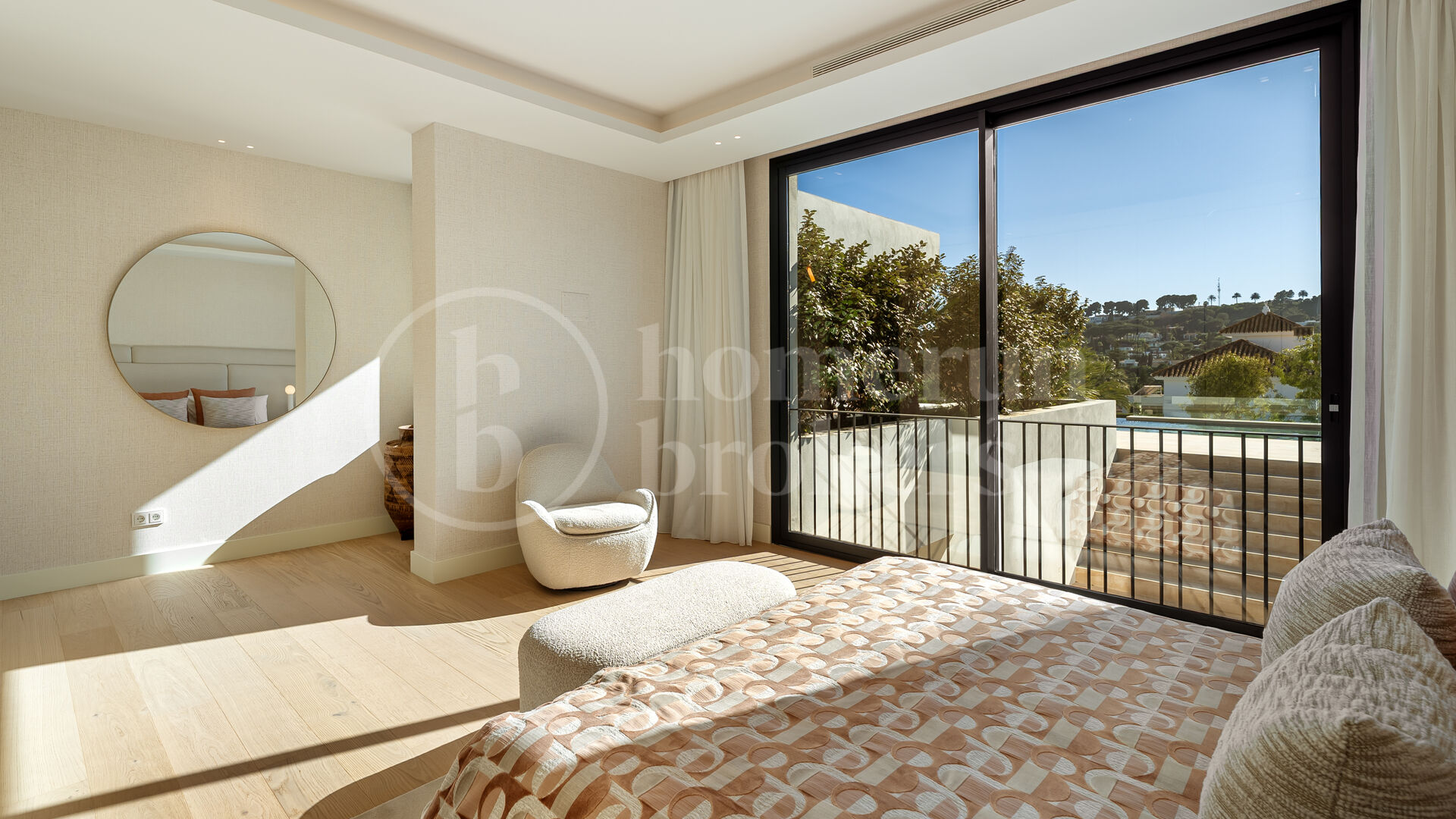 Villa Azteca – Lyxig Femrumsvilla med Modern Design i Aloha Golf Valley
