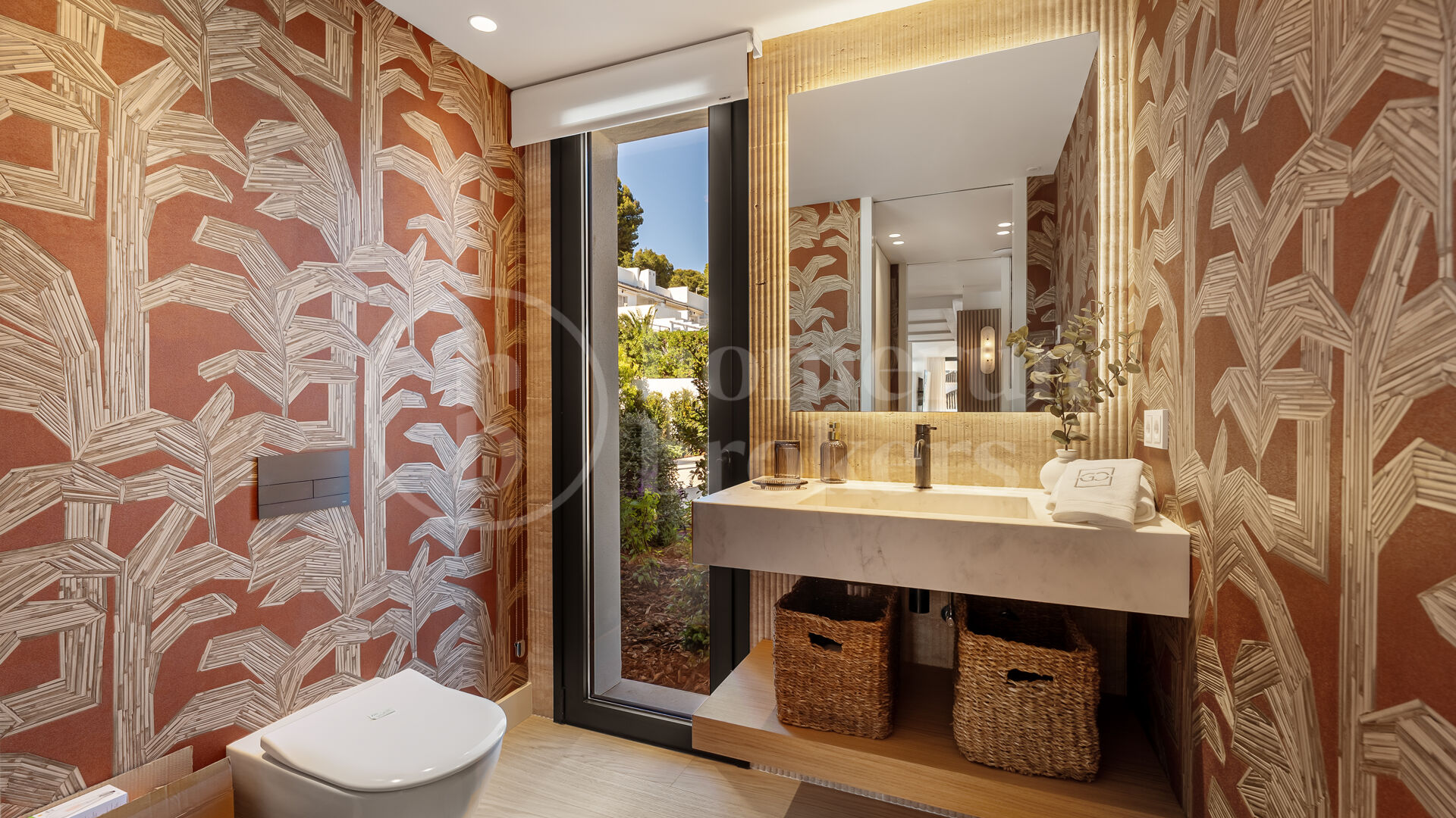 Villa Azteca – Lyxig Femrumsvilla med Modern Design i Aloha Golf Valley