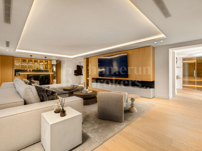 Villa Azteca – Lyxig Femrumsvilla med Modern Design i Aloha Golf Valley