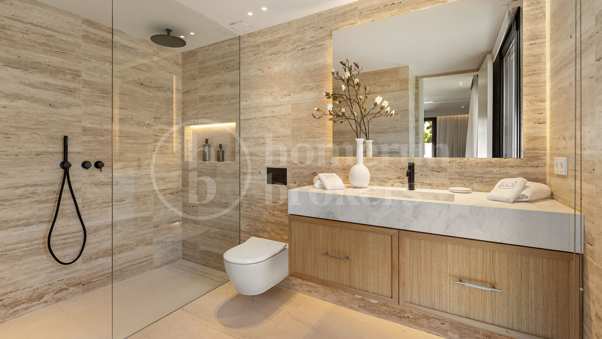 Villa Azteca – Lyxig Femrumsvilla med Modern Design i Aloha Golf Valley