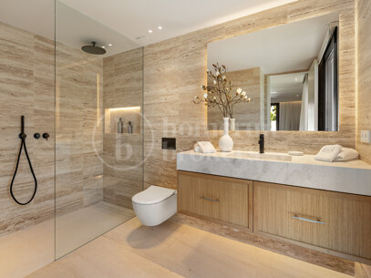 Villa Azteca - Luxury Five-Bedroom Villa with Modern Design in Aloha Golf Valley