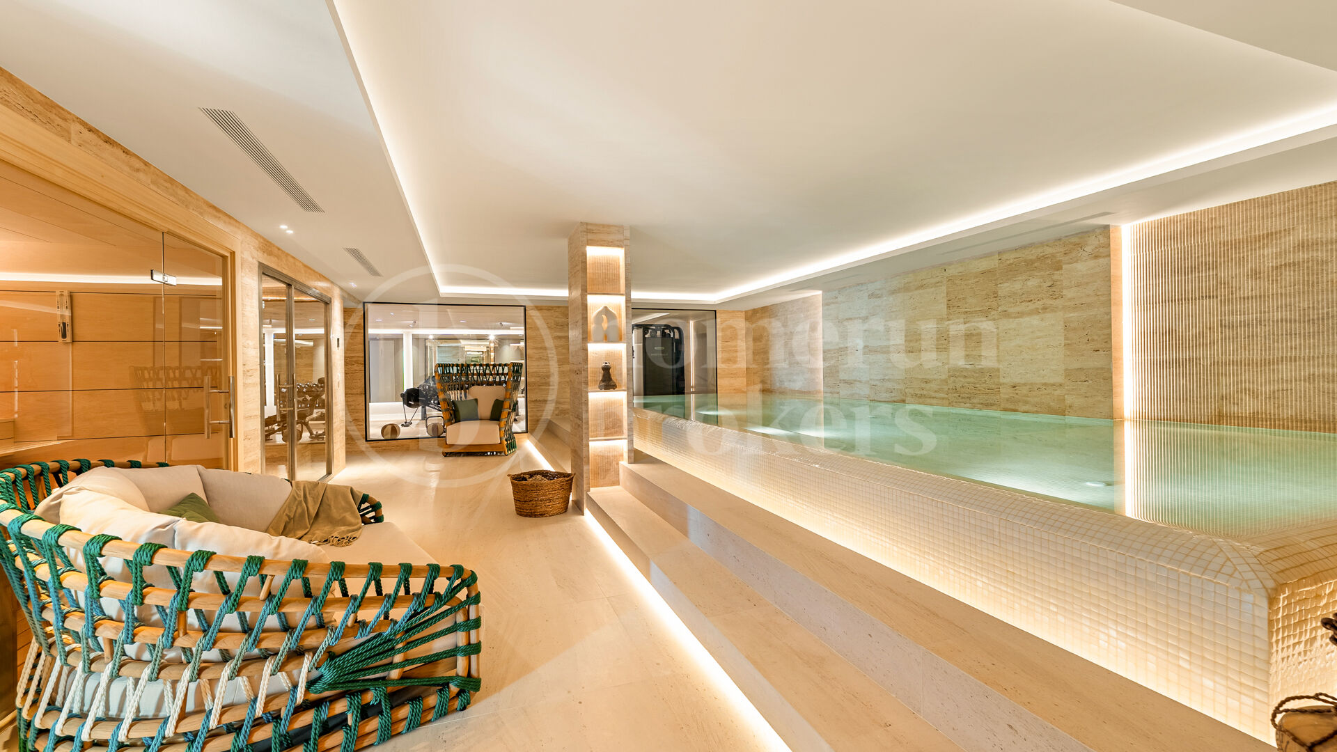 Villa Azteca – Lyxig Femrumsvilla med Modern Design i Aloha Golf Valley