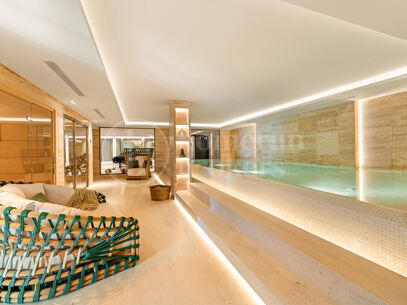 Villa Azteca – Lyxig Femrumsvilla med Modern Design i Aloha Golf Valley