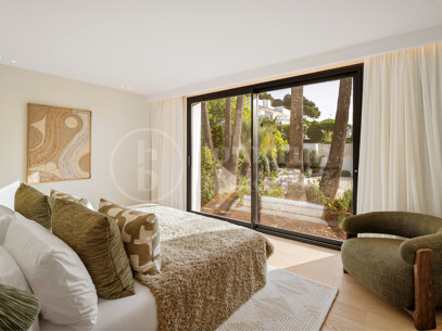 Villa Azteca - Luxury Five-Bedroom Villa with Modern Design in Aloha Golf Valley