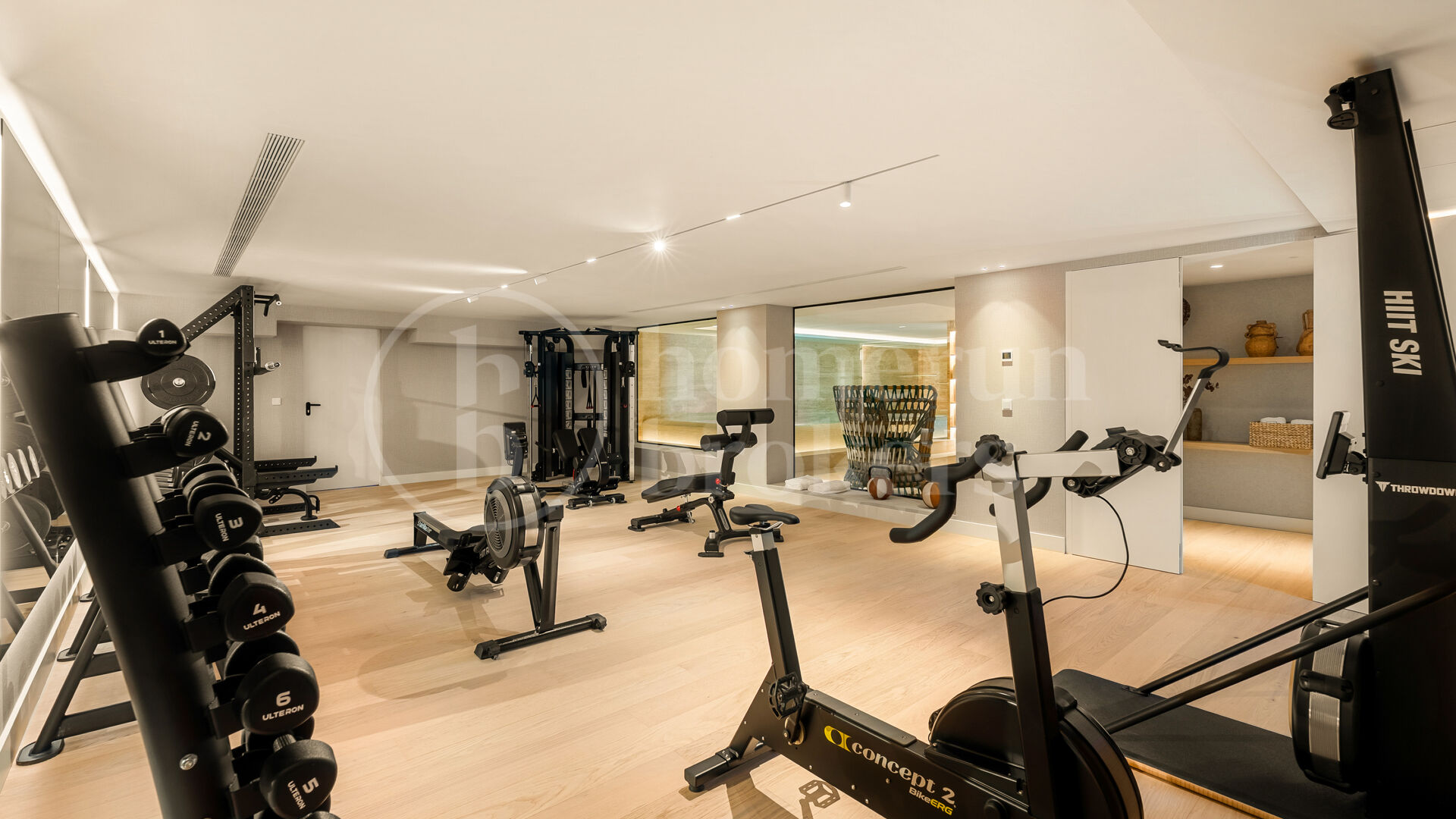 Villa Azteca – Lyxig Femrumsvilla med Modern Design i Aloha Golf Valley