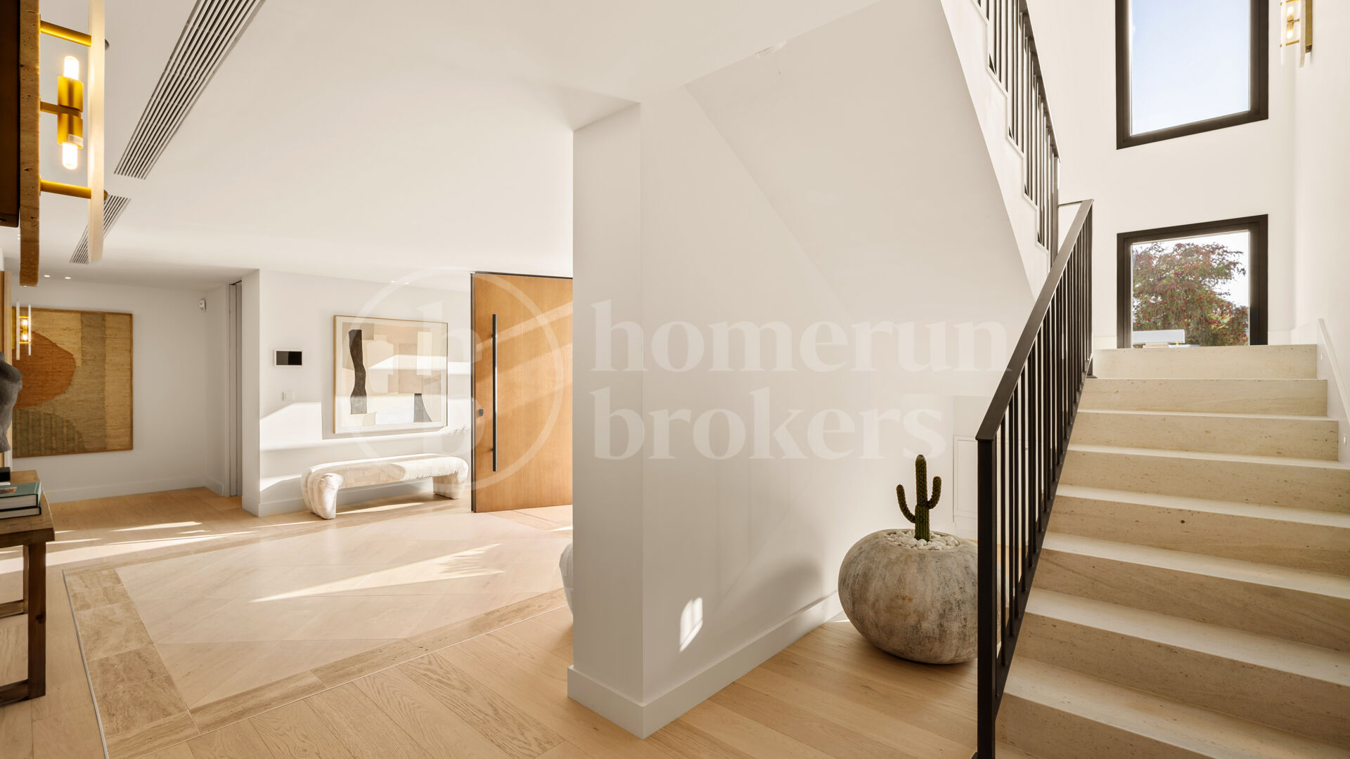 Villa Azteca – Lyxig Femrumsvilla med Modern Design i Aloha Golf Valley