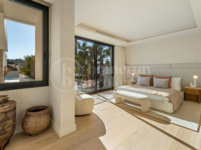 Villa Azteca – Lyxig Femrumsvilla med Modern Design i Aloha Golf Valley