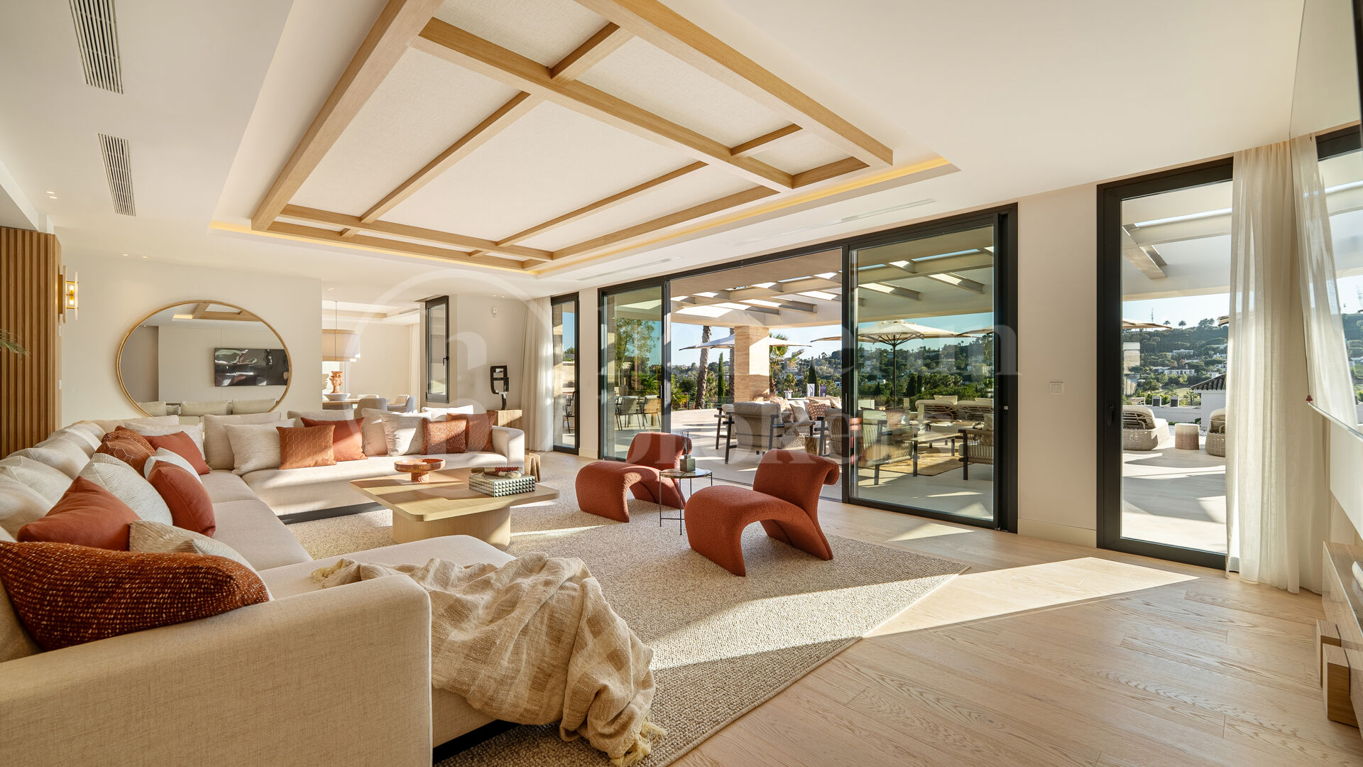 Villa Azteca – Lyxig Femrumsvilla med Modern Design i Aloha Golf Valley