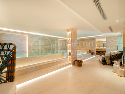Villa Azteca - Luxury Five-Bedroom Villa with Modern Design in Aloha Golf Valley