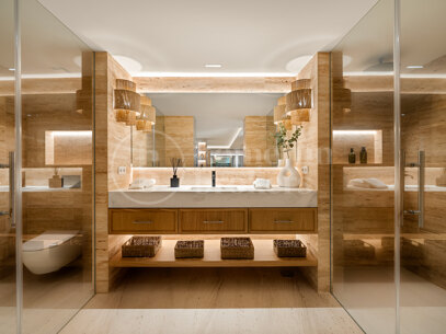 Villa Azteca - Luxury Five-Bedroom Villa with Modern Design in Aloha Golf Valley