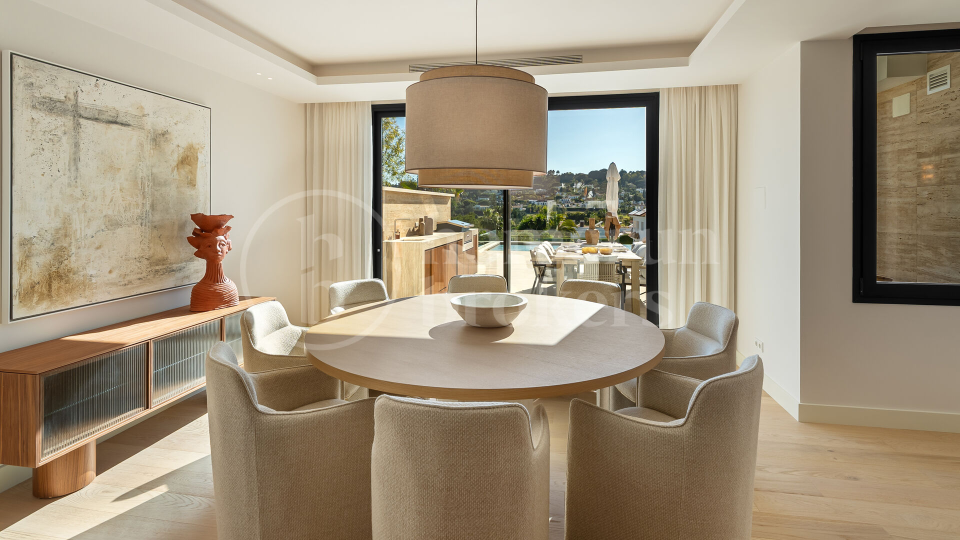 Villa Azteca – Lyxig Femrumsvilla med Modern Design i Aloha Golf Valley