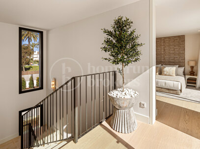 Villa Azteca - Luxury Five-Bedroom Villa with Modern Design in Aloha Golf Valley